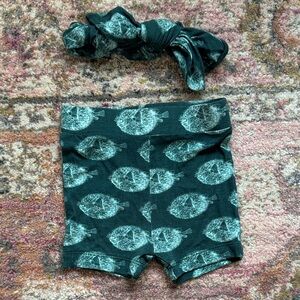 Kate Quinn shorts and bow